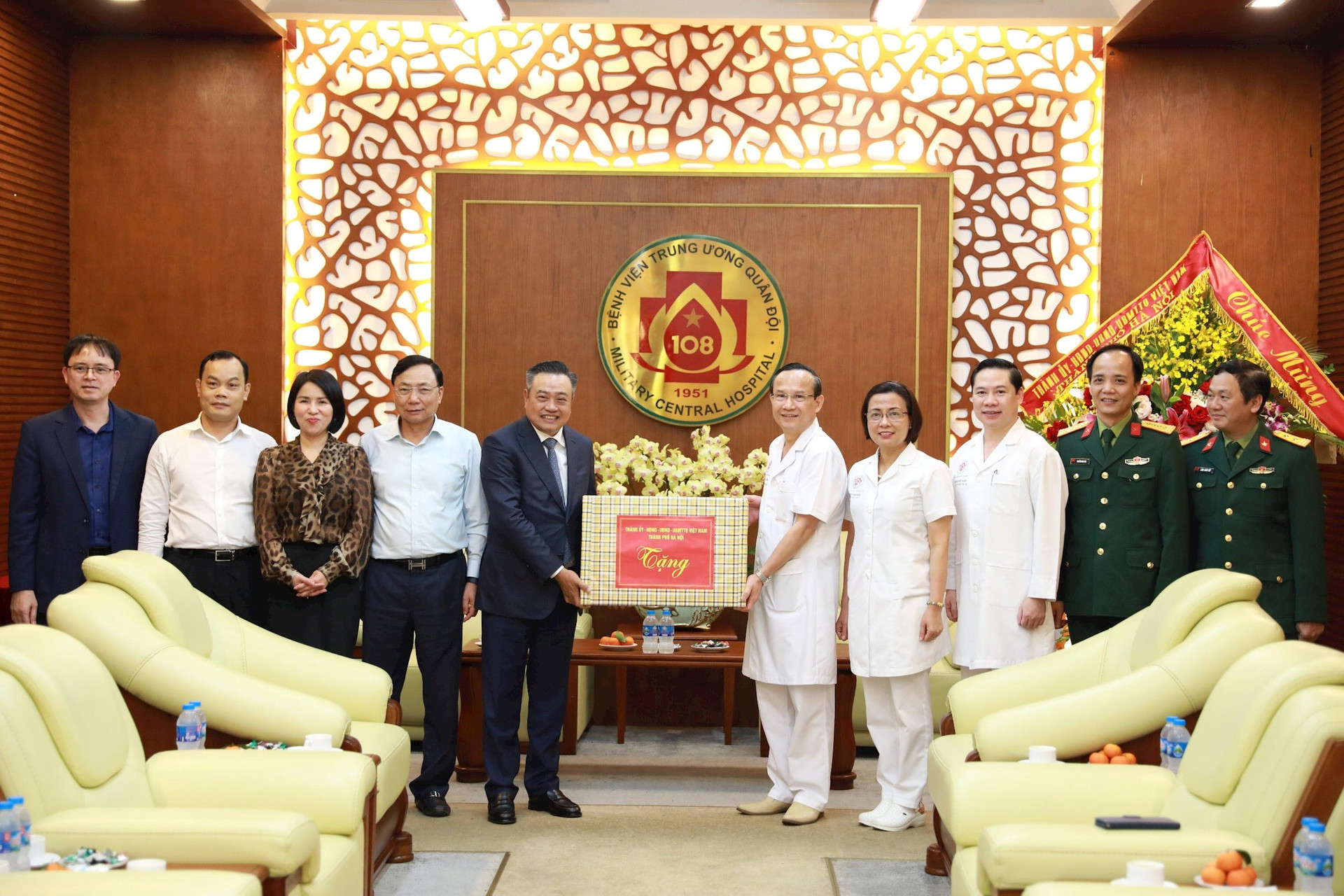 https://thanhuyhanoi.vn/data/Uploads/images/B%e1%ba%a3o%20v%e1%bb%87%2c%20ch%c4%83m%20s%c3%b3c%20s%e1%bb%a9c%20kh%e1%bb%8fe%20c%c3%a1n%20b%e1%bb%99%2c%20chi%e1%ba%bfn%20s%c4%a9%20v%c3%a0%20nh%c3%a2n%20d%c3%a2n-4.jpg