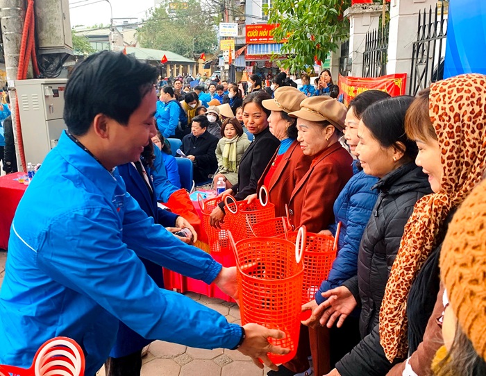 https://thanhuyhanoi.vn/data/Uploads/images/Tri%e1%bb%83n%20khai%20m%c3%b4%20h%c3%acnh%20ch%e1%bb%a3%20d%c3%a2n%20sinh%20gi%e1%ba%a3m%20thi%e1%bb%83u%20r%c3%a1c%20th%e1%ba%a3i%20nh%e1%bb%b1a%20n%c4%83m%202024-2.jpg