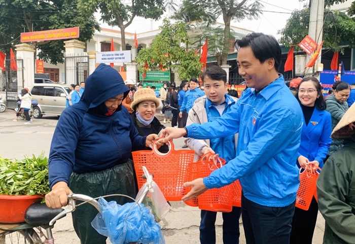 https://thanhuyhanoi.vn/data/Uploads/images/Tri%e1%bb%83n%20khai%20m%c3%b4%20h%c3%acnh%20ch%e1%bb%a3%20d%c3%a2n%20sinh%20gi%e1%ba%a3m%20thi%e1%bb%83u%20r%c3%a1c%20th%e1%ba%a3i%20nh%e1%bb%b1a%20n%c4%83m%202024-1.jpg