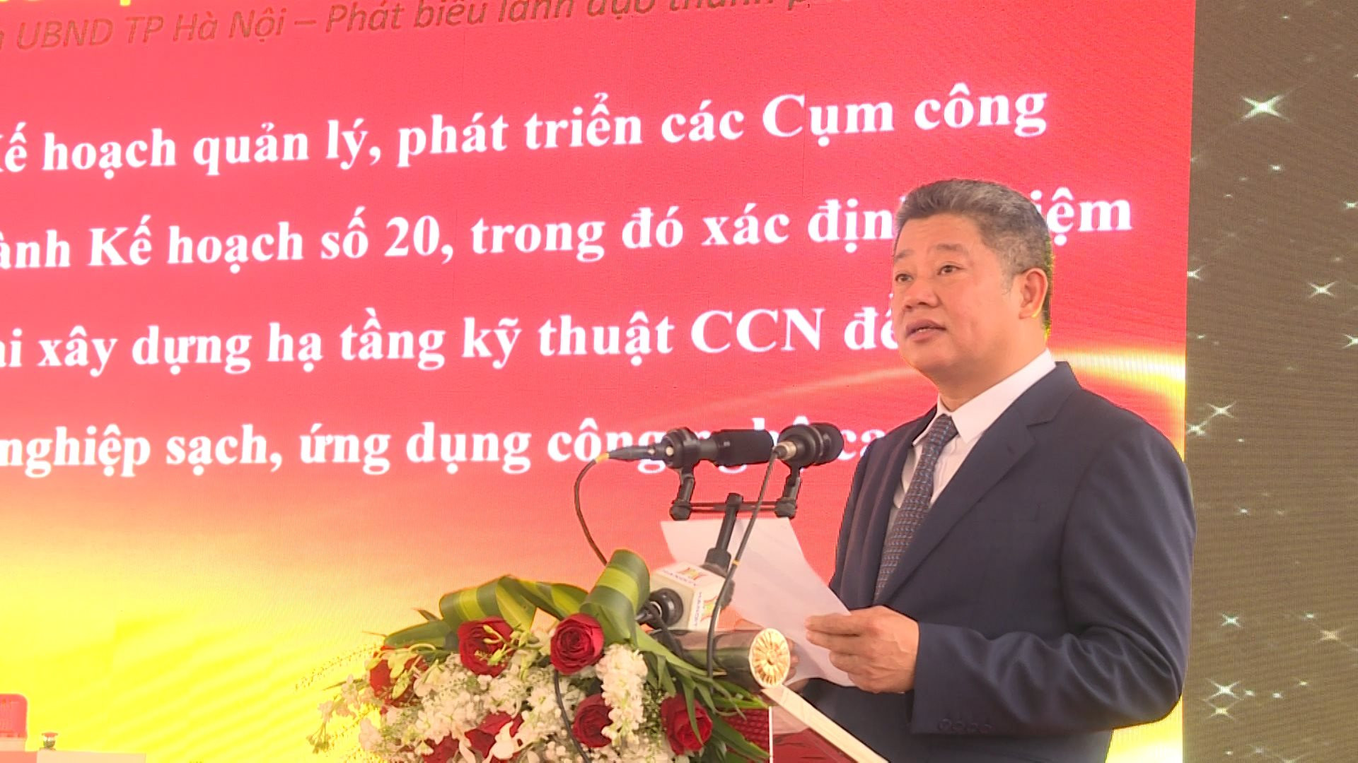 Phó Chủ tịch UBND Thành phố Nguyễn Mạnh Quyền phát biểu tại buổi Lễ