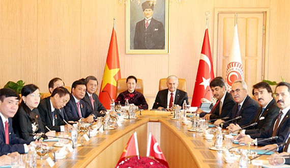 Chủ tịch Quốc hội Nguyễn Thị Kim Ngân hội đàm với Chủ tịch Quốc hội Thổ Nhĩ Kỳ B.In-đi-rim