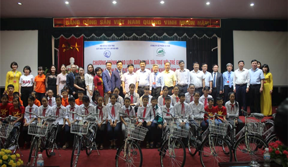 Giao lưu gặp mặt trẻ em có hoàn cảnh khó khăn