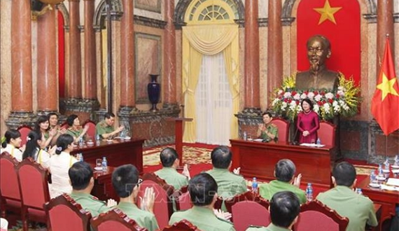 Quyền Chủ tịch nước Đặng Thị Ngọc Thịnh gặp mặt nữ cán bộ, chiến sĩ công an tiêu biểu