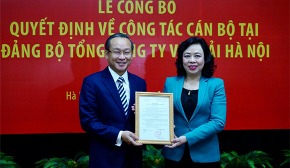 Trao Quyết định chuẩn y Bí thư Đảng ủy Tổng Công ty vận tải Hà Nội