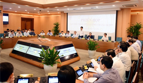 Tập thể UBND Thành phố họp xem xét một số nội dung thuộc thẩm quyền