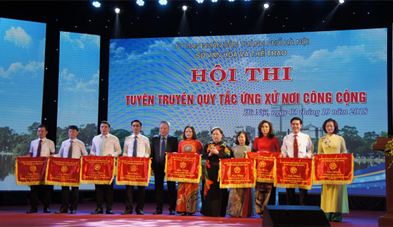 Thành phố Hà Nội: Chung khảo Hội thi tuyên truyền quy tắc ứng xử nơi công cộng