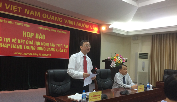 Họp báo thông tin kết quả Hội nghị Trung ương 8 khoá XII