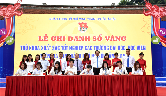 88 thủ khoa xuất sắc ghi danh Sổ vàng