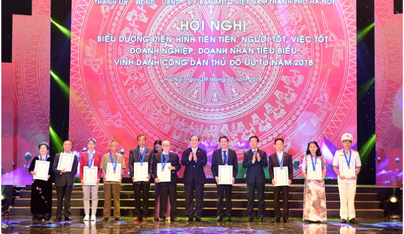 Tôn vinh hơn 1.000 gương điển hình tiên tiến, người tốt việc tốt, doanh nghiệp và doanh nhân tiêu biểu