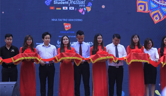Tưng bừng Ngày hội sinh viên Hà Nội mở rộng