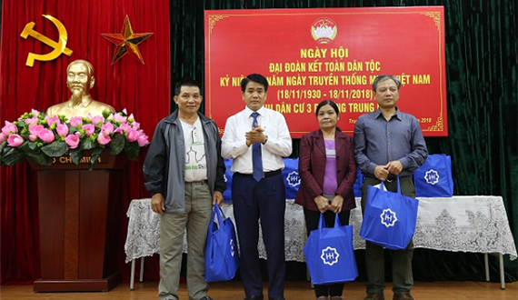 Phó Bí thư Thành ủy, Chủ tịch UBND Thành phố Nguyễn Đức Chung dự Ngày hội Đại đoàn kết toàn dân tộc