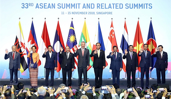 Thủ tướng Nguyễn Xuân Phúc dự Phiên họp toàn thể Hội nghị cấp cao ASEAN lần thứ 33