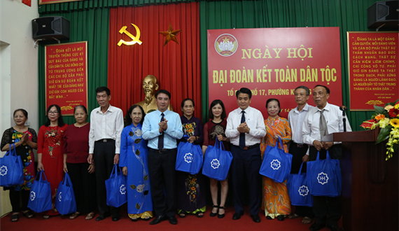 Chủ tịch UBND Thành phố dự Ngày hội Đại đoàn kết tại phường Khương Mai