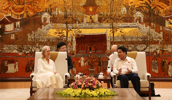 Chủ tịch UBND Thành phố Nguyễn Đức Chung tiếp Giáo sư Corinne Becker
