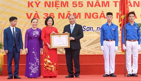 Trường THPT Đa Phúc đón nhận Huân chương Lao động hạng Nhì