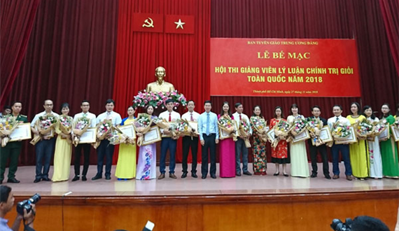 Bế mạc Hội thi giảng viên lý luận chính trị giỏi toàn quốc năm 2018: Thí sinh Ưng Thị Thu Hiền (thành phố Hà Nội) đoạt giải Ba