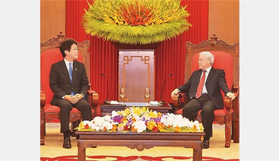 Tổng Bí thư, Chủ tịch nước Nguyễn Phú Trọng tiếp Đặc phái viên của Thủ tướng Nhật Bản