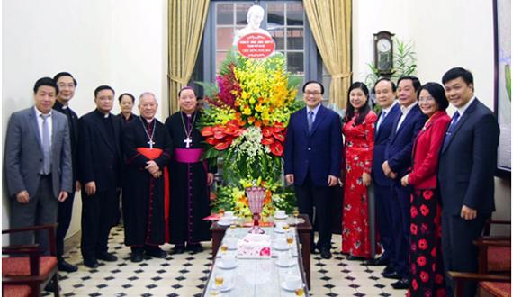 Bí thư Thành ủy Hà Nội Hoàng Trung Hải chúc mừng Giáng sinh Tòa Tổng giám mục Hà Nội và gia đình giáo dân