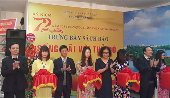 Khai mạc trưng bày sách, báo với chủ đề “Sống mãi với Thủ đô”