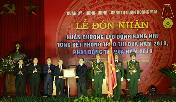 Quận Hoàng Mai đón nhận Huân chương Lao động hạng Nhì