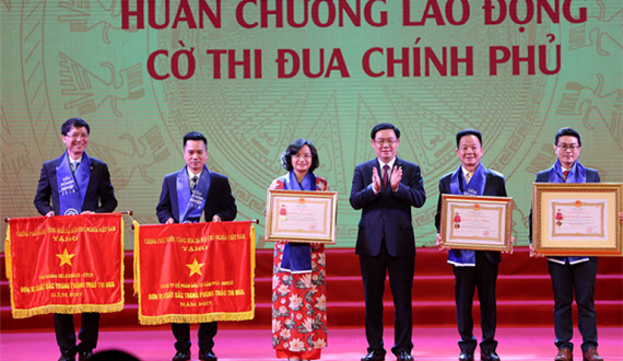 Thành phố Hà Nội tôn vinh các doanh nhân, doanh nghiệp tiêu biểu năm 2018
