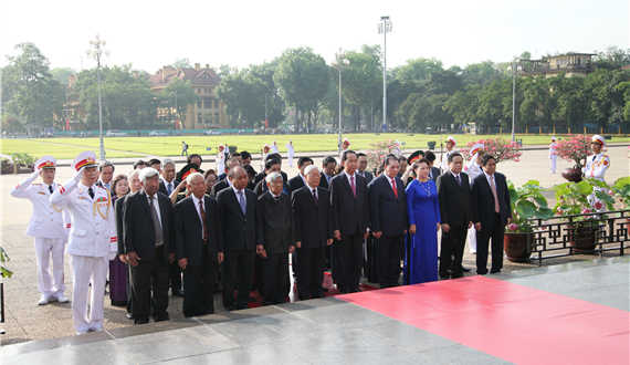 Lãnh đạo Đảng, Nhà nước và Thành phố Hà Nội vào Lăng viếng Chủ tịch Hồ Chí Minh