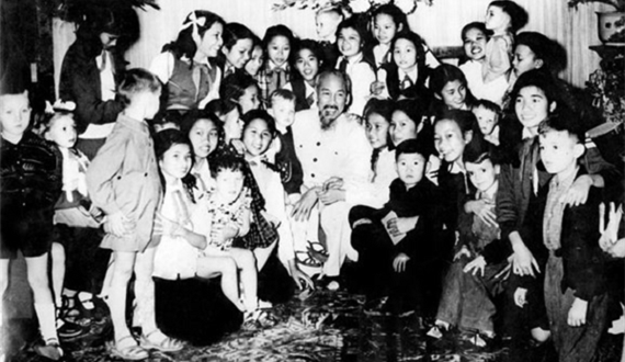 Chủ tịch Hồ Chí Minh, một thiên tài trí tuệ, một người cộng sản, nhà mác-xít mẫu mực