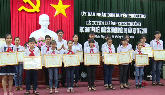 Phúc Thọ: Tuyên dương học sinh giỏi tiêu biểu xuất sắc năm học 2017-2018