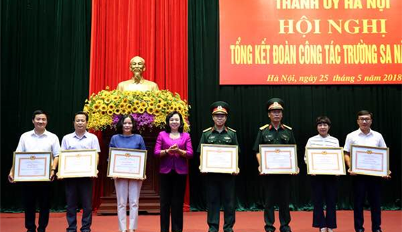 Hà Nội tổng kết chuyến công tác thăm, động viên quân, dân huyện đảo Trường Sa và Nhà giàn DK1