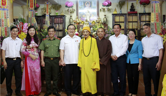 Bí thư Thành ủy Hà Nội Hoàng Trung Hải thăm, chúc mừng Đại lão Hoà thượng Thích Phổ Tuệ