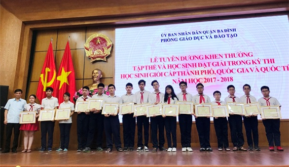 Quận Ba Đình: Tuyên dương tập thể và học sinh đạt giải trong kỳ thi học sinh giỏi các cấp năm học 2017-2018