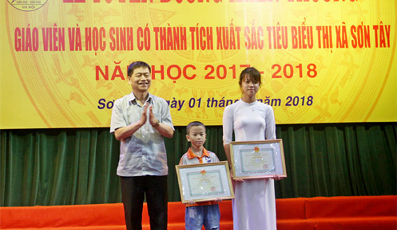 Lễ tuyên dương giáo viên, học sinh có thành tích xuất sắc năm học 2017-2018