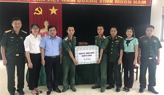 Lãnh đạo quận Thanh Xuân thăm tân binh nhập ngũ năm 2018