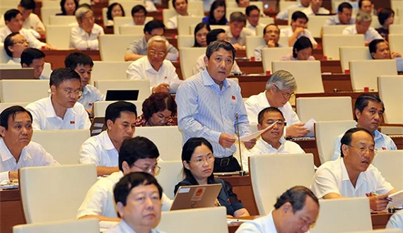Ngày làm việc thứ 18, kỳ họp thứ năm, Quốc hội khóa XIV: Thông qua hai nghị quyết và ba dự án luật