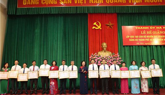 Bế giảng lớp đào tạo cán bộ quy hoạch Ban Chấp hành Đảng bộ Thành phố Hà Nội nhiệm kỳ 2020 – 2025