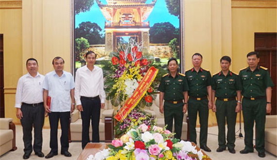 Phó Bí thư Thành ủy Đào Đức Toàn thăm, chúc mừng các cơ quan báo chí