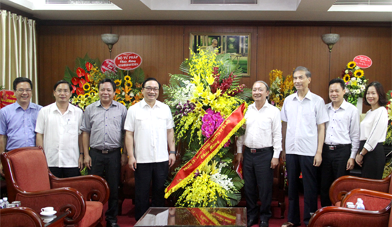 Lãnh đạo Thành phố thăm, chúc mừng Ban Tuyên giáo Trung ương và các cơ quan báo chí