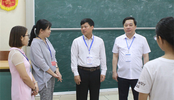 Phó Chủ tịch UBND thành phố Hà Nội kiểm tra công tác tổ chức thi vào lớp 10 THPT