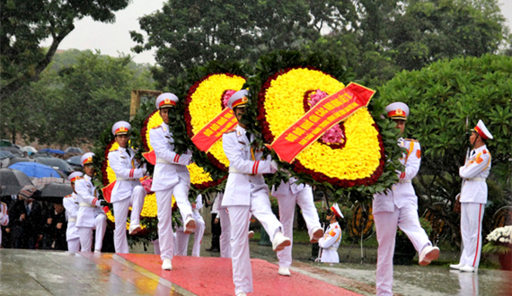 Lãnh đạo Đảng, Nhà nước và thành phố Hà Nội dâng hương tưởng niệm các Anh hùng, liệt sỹ