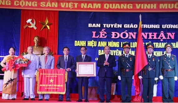 Ban Tuyên huấn Khu ủy Khu 5 nhận danh hiệu Anh hùng lực lượng vũ trang nhân dân