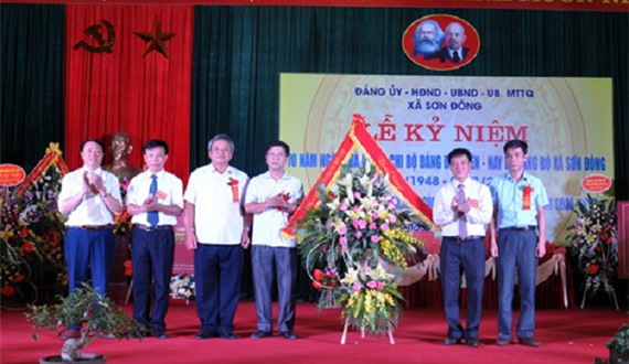 Phát hành cuốn sách “Lịch sử cách mạng của Đảng bộ và nhân dân xã Sơn Đông”