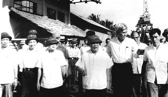 Vĩ đại một con người suốt đời cần lao tranh đấu, hết lòng vì nước, vì dân