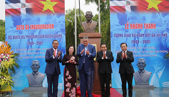Khánh thành tượng Giáo sư Juan Bosch tại công viên Hòa Bình