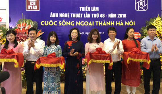 Khai mạc triển lãm ảnh “Cuộc sống ngoại thành Hà Nội”