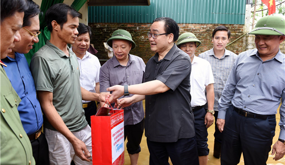 Bí thư Thành ủy Hà Nội Hoàng Trung Hải chỉ đạo các giải pháp khắc phục hậu quả mưa lũ tại huyện Chương Mỹ