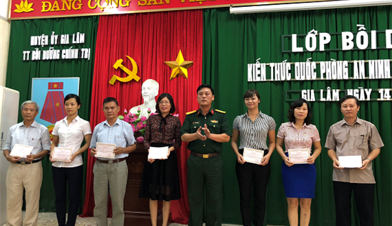 Huyện Gia Lâm: Tổng kết lớp bồi dưỡng kiến thức quốc phòng - an ninh năm 2018