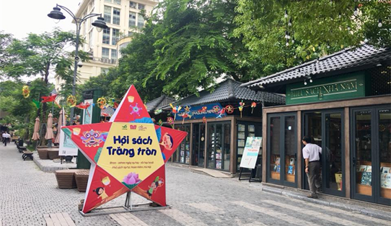 Hội sách Trăng tròn-Trung thu rước sách: Điểm vui chơi hấp dẫn của thiếu nhi Thủ đô