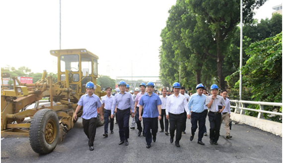 Bí thư Thành uỷ Hà Nội Hoàng Trung Hải kiểm tra công trình cầu vượt An Dương