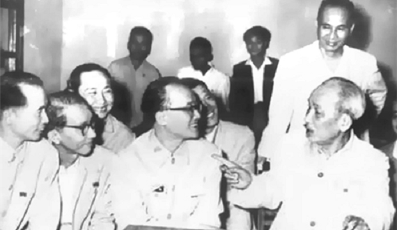 Lề lối, phong cách làm việc khoa học, dân chủ, chuyên nghiệp của đội ngũ cán bộ lãnh đạo, quản lý trong xây dựng, chỉnh đốn Đảng