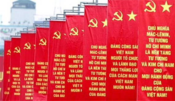 Kiên định chủ nghĩa Mác - Lê-nin, tư tưởng Hồ Chí Minh, kiên quyết đấu tranh chống suy thoái về tư tưởng chính trị trong Đảng